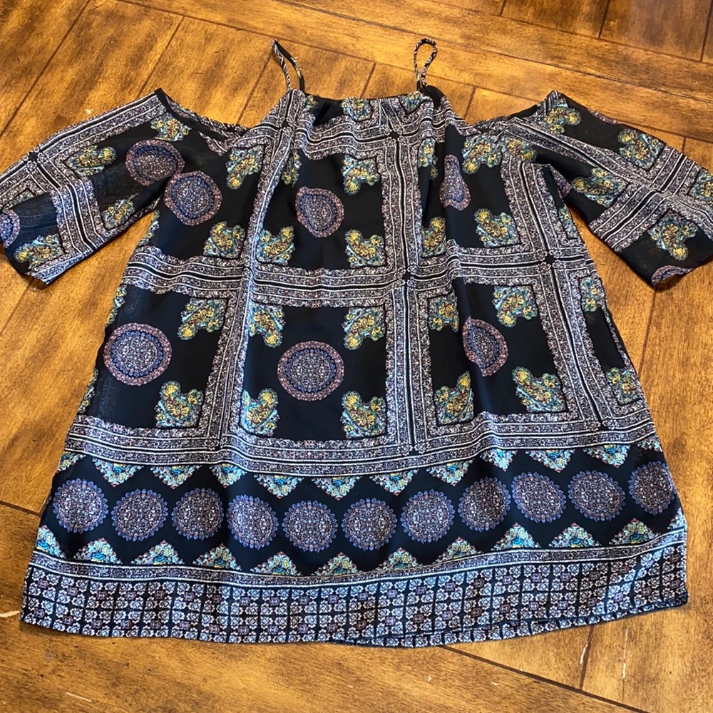 Cold shoulder blouse🖤